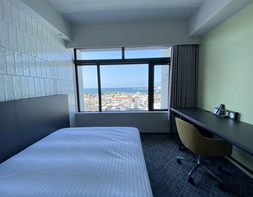 ダブルルーム：ビジネスデスク設備