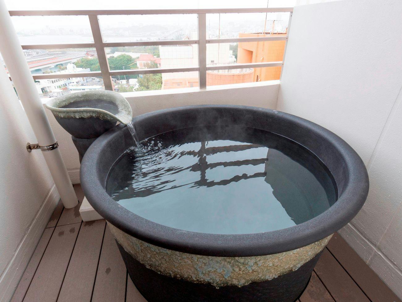 HOTEL SANSUI NAHA 波の上温泉