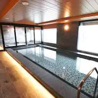 ห้องอาบน้ำชาย (ในร่ม - กลางวัน)