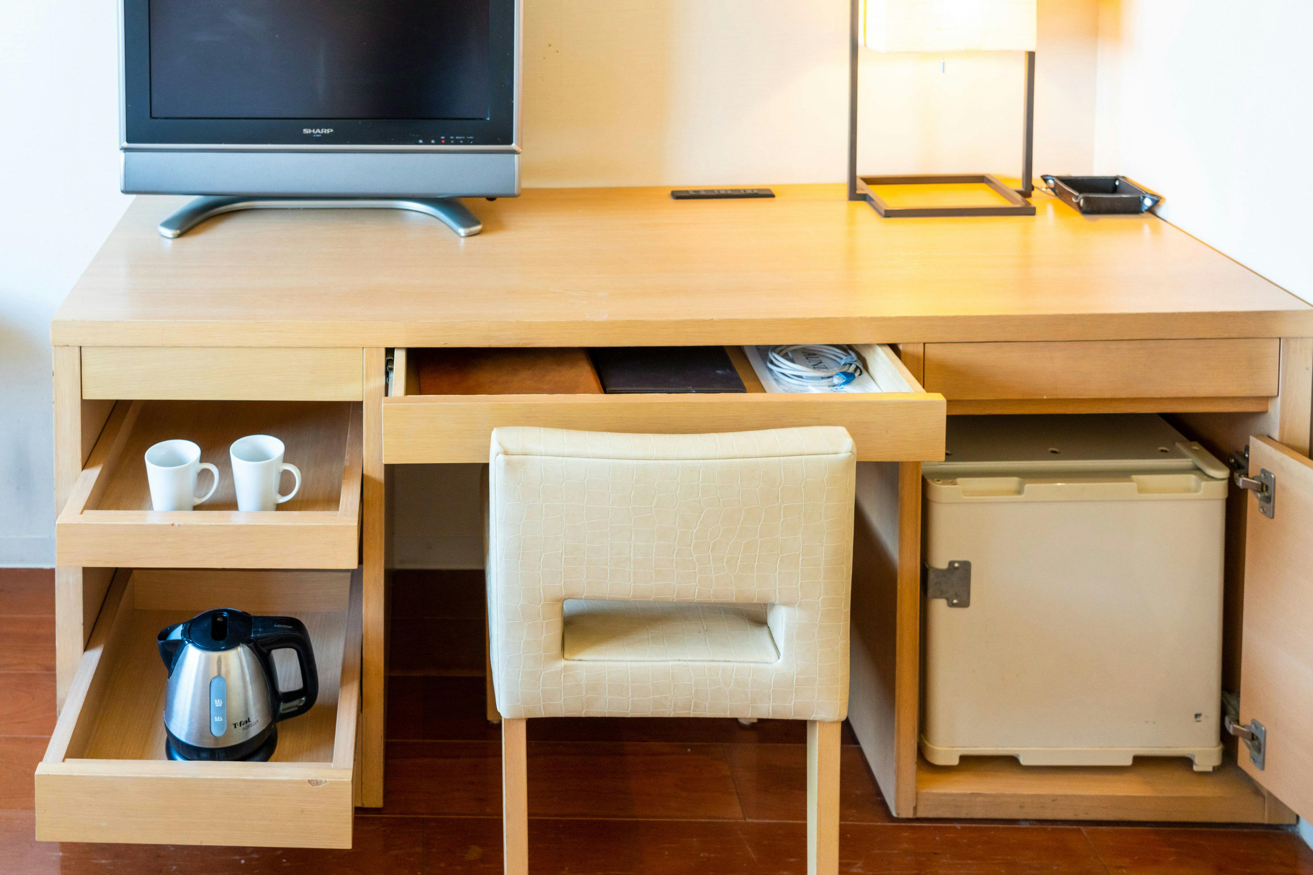 ห้องพักเตียงคู่มาตรฐาน: โต๊ะ