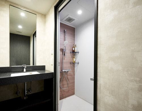 客室内シャワーブース（一例）