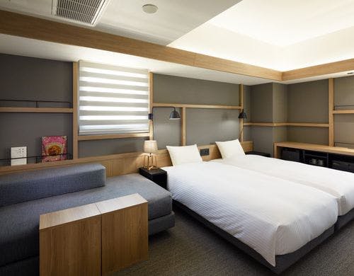 シャワーブースにReFaシャワーヘッドを採用