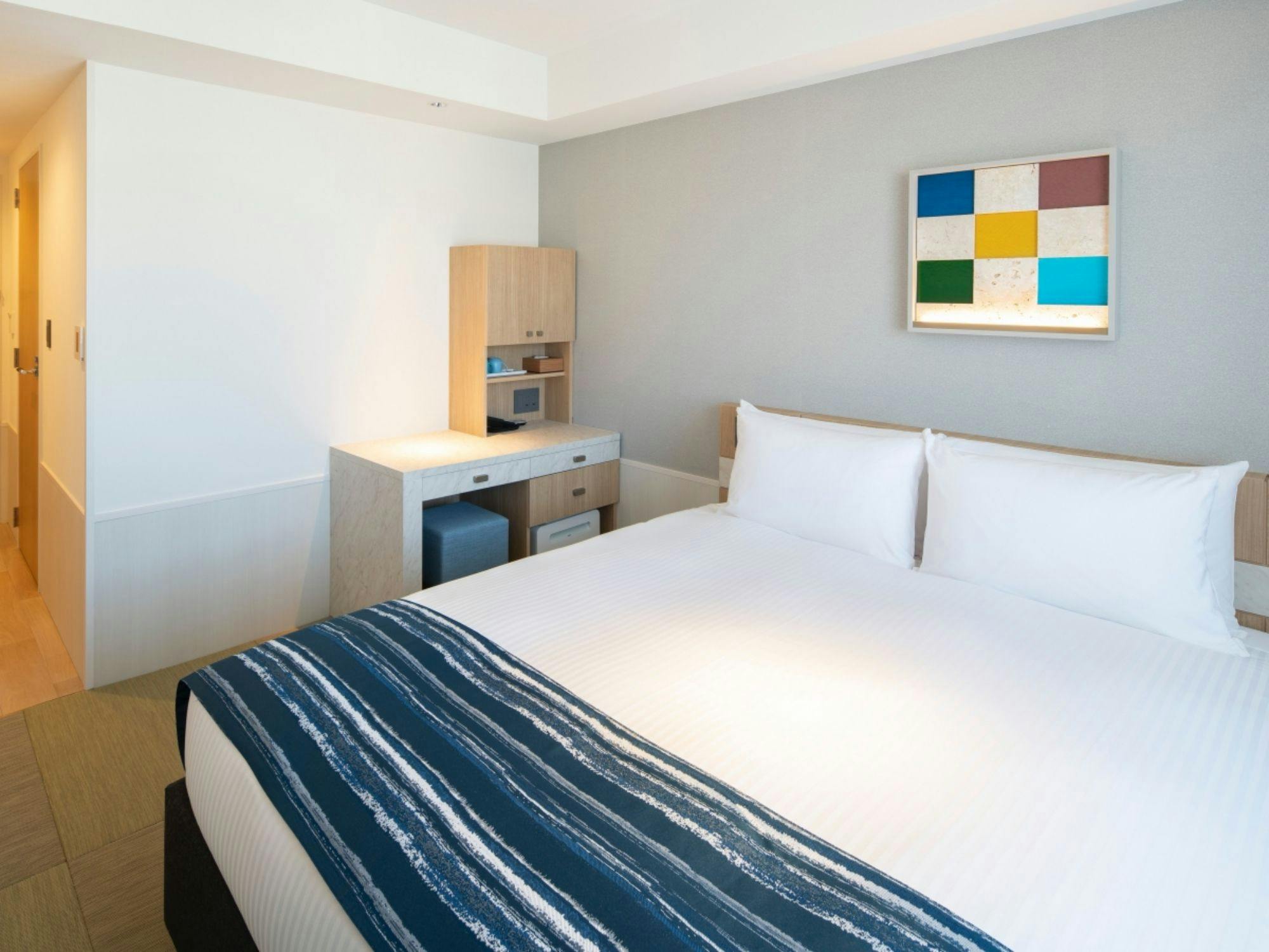 幅160CMのダブルベッド