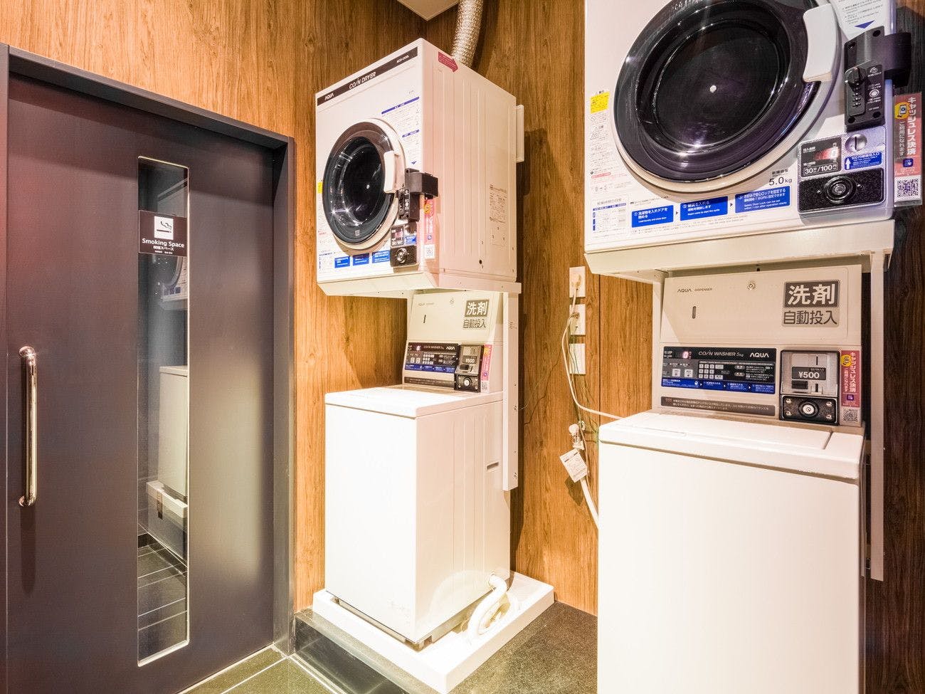 Laundry koin dan ruang merokok