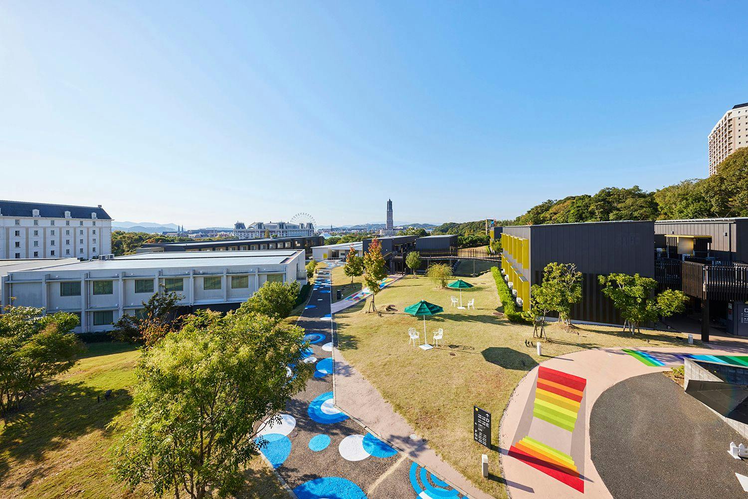 Eksterior (siang hari)