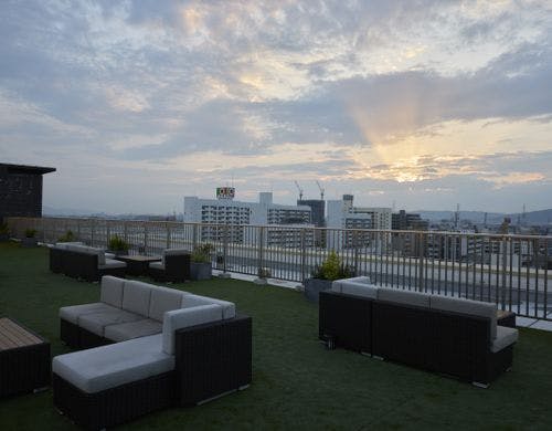 ルーフトップテラスからの朝日