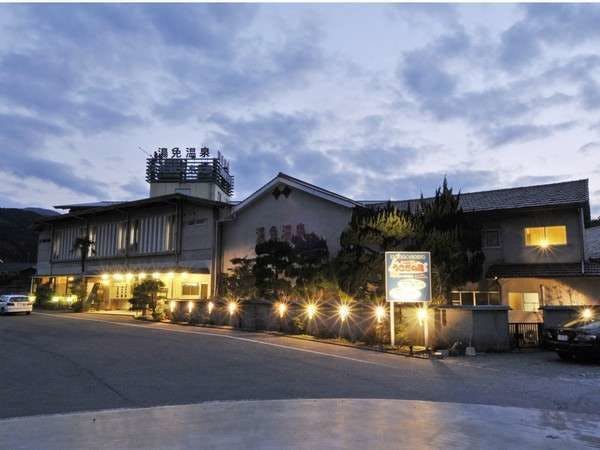 น้ำพุร้อนที่เงียบสงบ น้ำเพื่อความงามของผิวและอาหารที่น่าประทับใจ