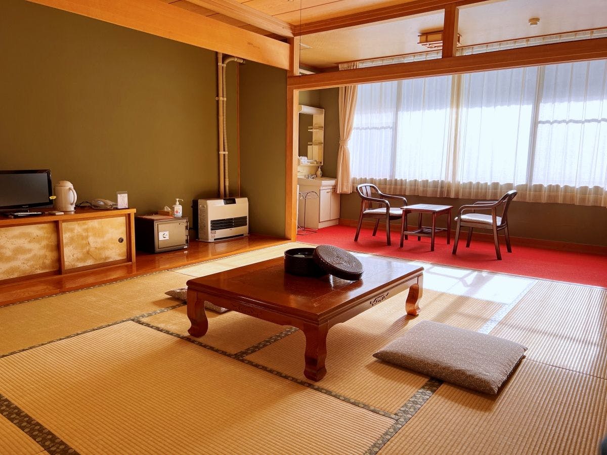 *【ตัวอย่างห้องพัก (อาคารหลัก ห้องพักสไตล์ญี่ปุ่น 10 เสื่อทาทามิ)】