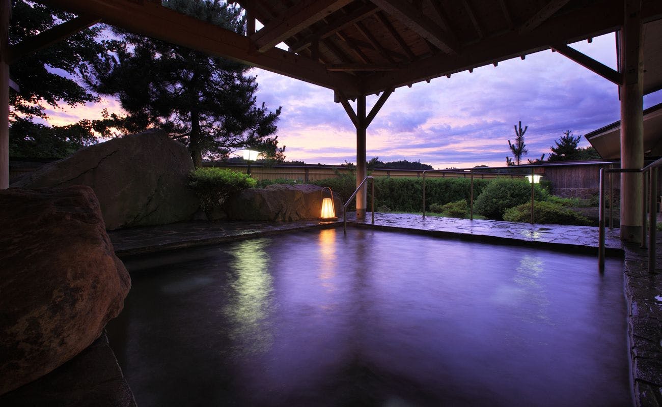 บ่อน้ำพุร้อนกลางแจ้งสำหรับผู้หญิง