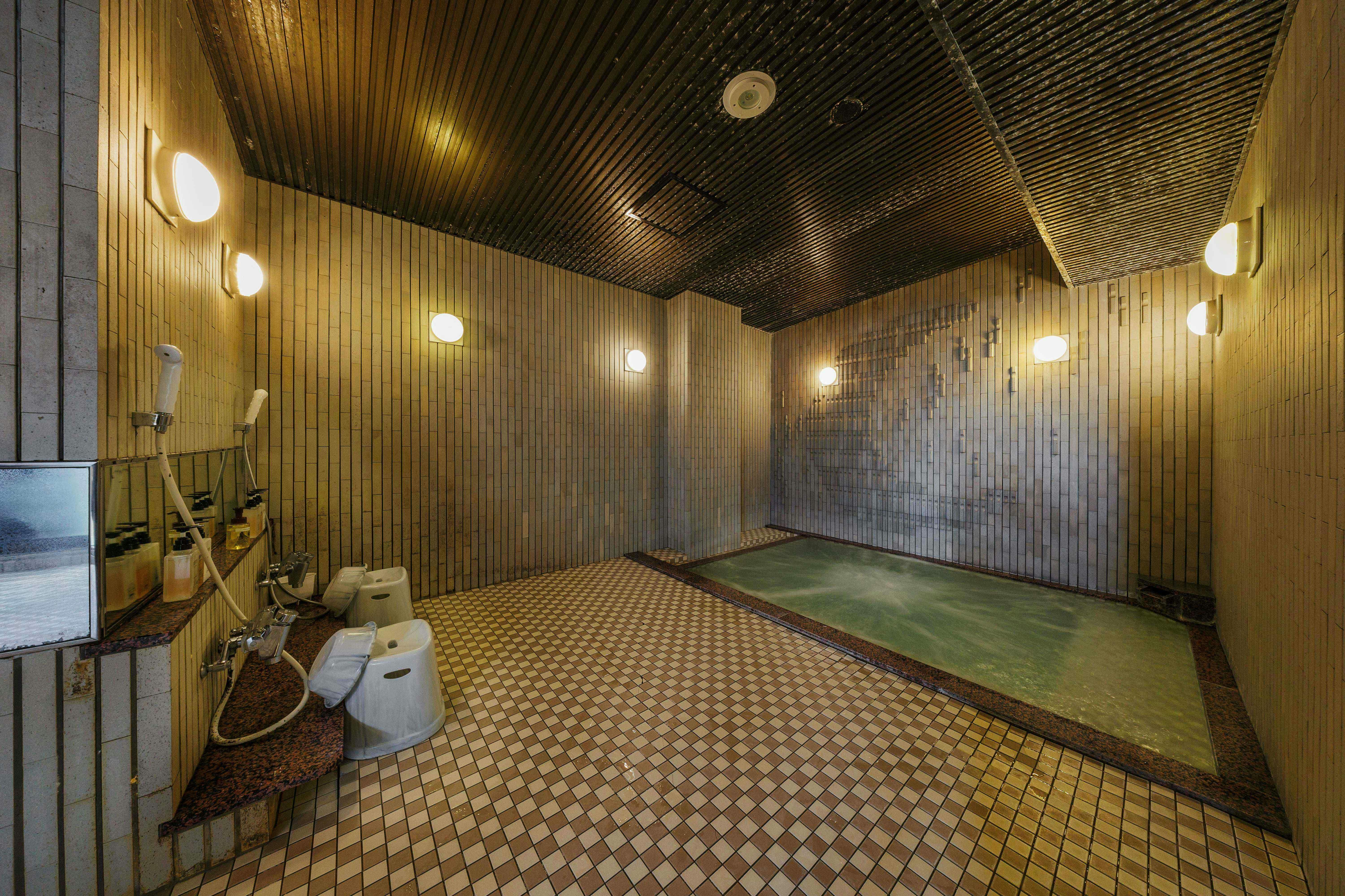 ห้องอาบน้ำรวมชาย_2