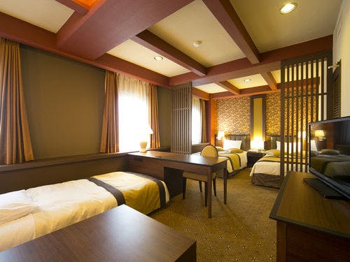 トリプル・フォースルーム