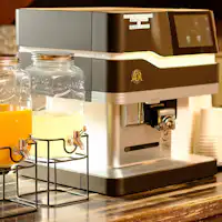 로비 라운지에서의 무료 음료 이미지