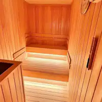 ซาวน่าแห้งสำหรับผู้ชายในห้องอาบน้ำสาธารณะ