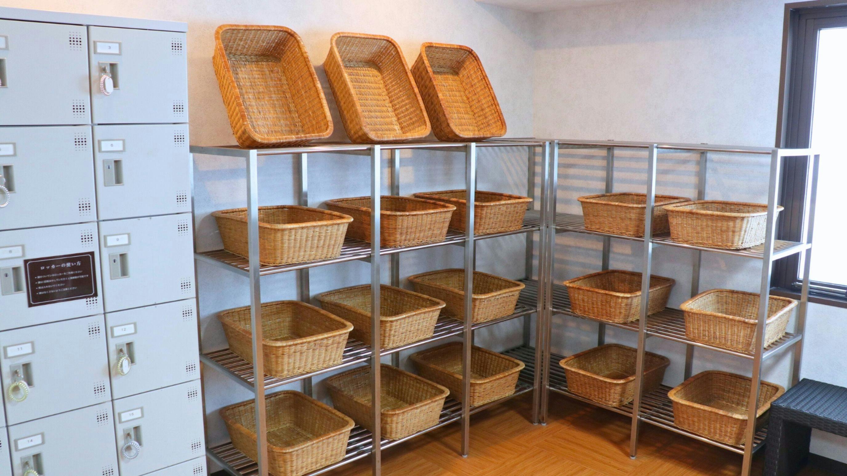 ภาพห้องอาบน้ำรวม (พื้นที่เปลี่ยนเสื้อผ้า)