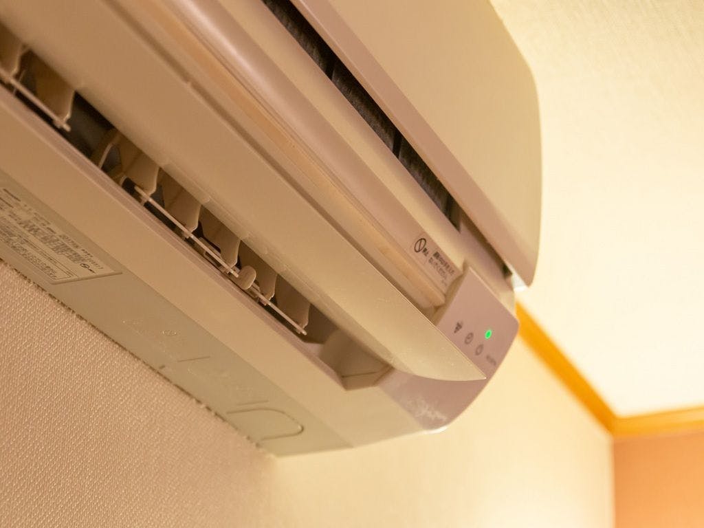 ห้องพักทุกห้องมีระบบปรับอากาศส่วนตัว