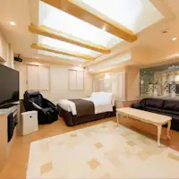 Kami menjamin tidur nyenyak dengan tempat tidur yang nyaman.