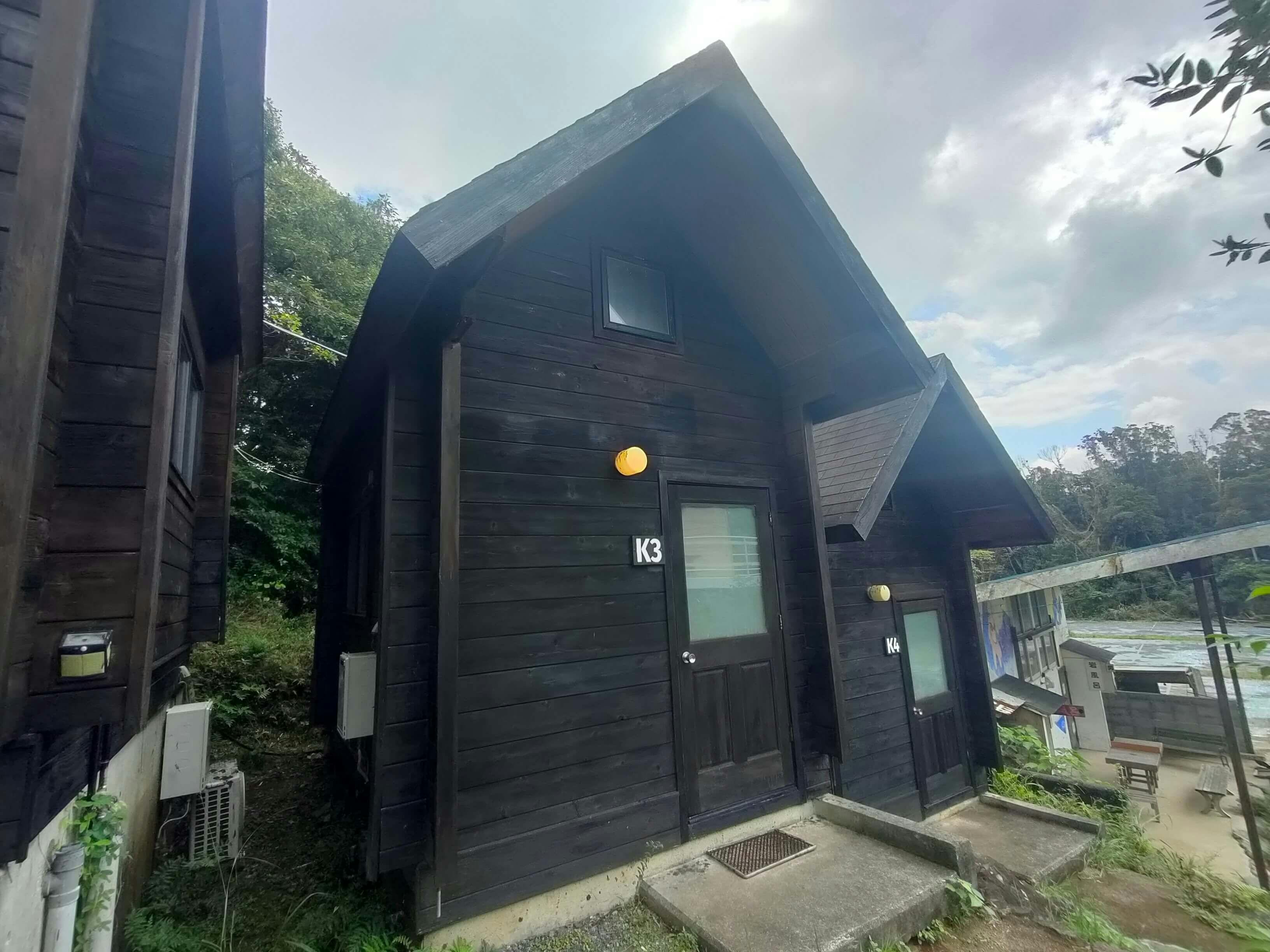 บ้านไม้หลังเล็กสำหรับ 2 คน