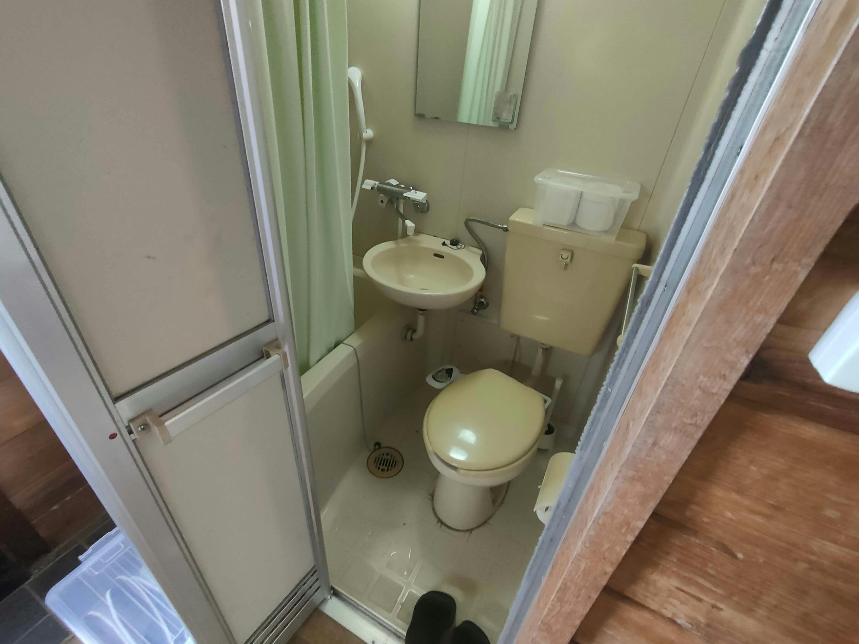 บ้านไม้หลังเล็กสำหรับ 2 คน