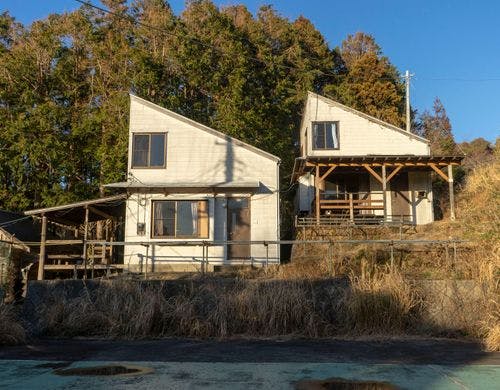 10名様棟の外観です。2棟並んでいます。