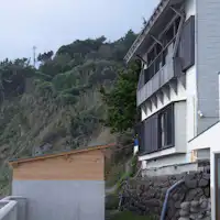 อาคารริมทะเลที่อยู่หน้าทะเล