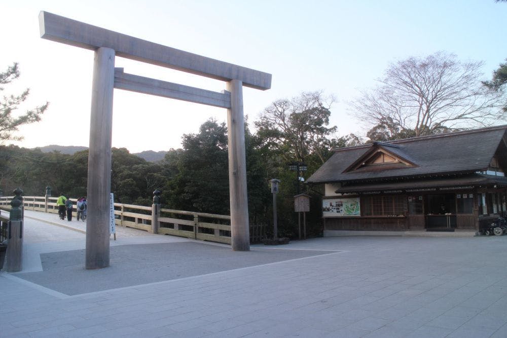 ตั้งอยู่ในทำเลที่สะดวก ห่างจากศาลเจ้าอิเสะในเพียง 15 นาทีโดยรถยนต์