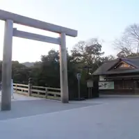 ตั้งอยู่ในทำเลที่สะดวก ห่างจากศาลเจ้าอิเสะในเพียง 15 นาทีโดยรถยนต์