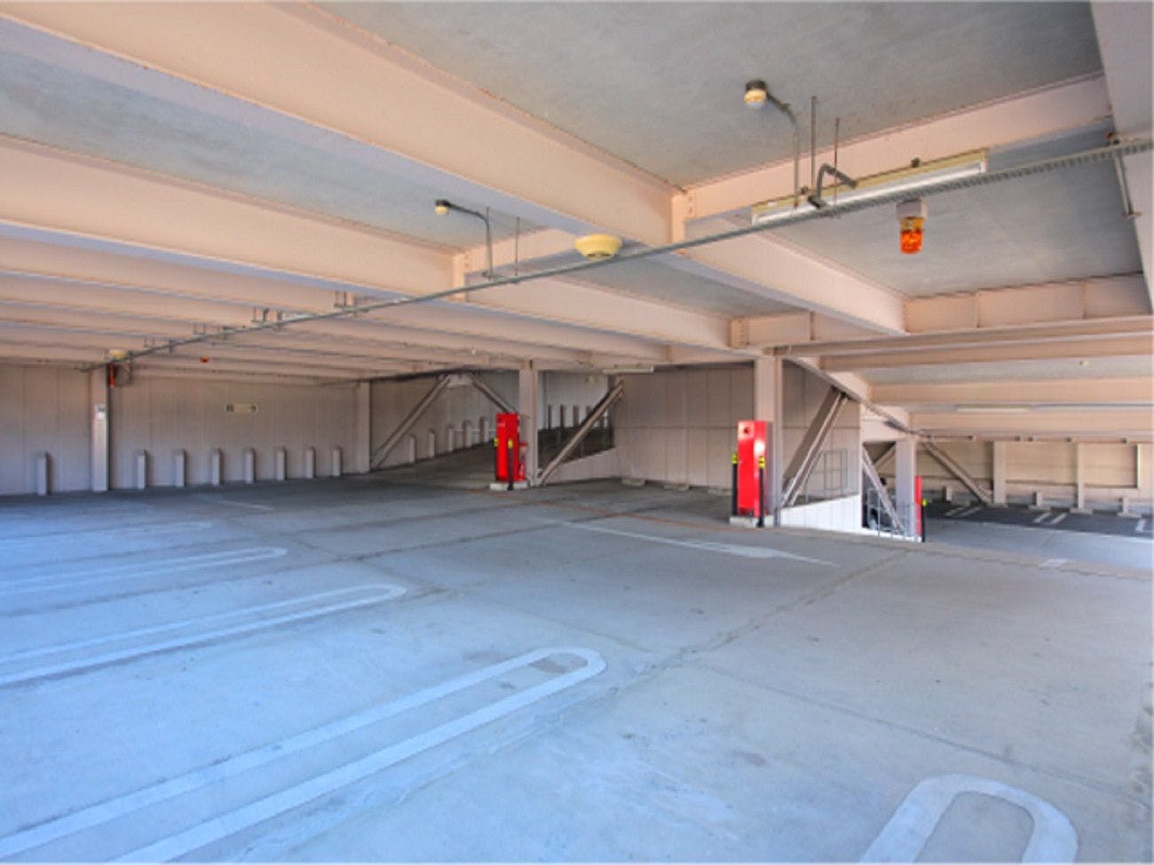 ที่จอดรถหลายชั้น (พื้นที่จอดรถ)