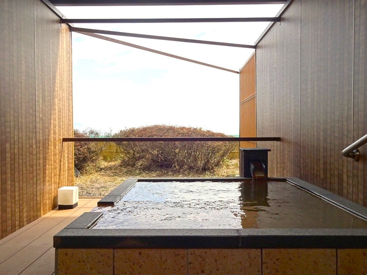 ห้องพักพร้อมอ่างอาบน้ำกลางแจ้ง - ตัวอย่าง