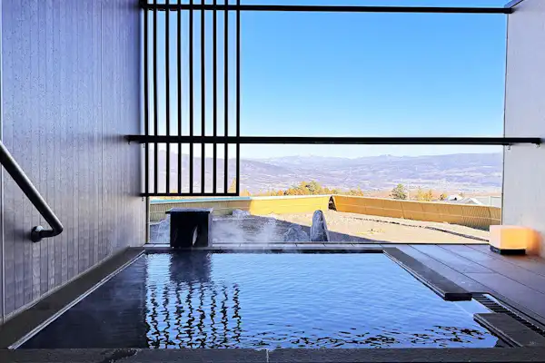 ห้องพักพร้อมอ่างอาบน้ำกลางแจ้ง - ตัวอย่าง