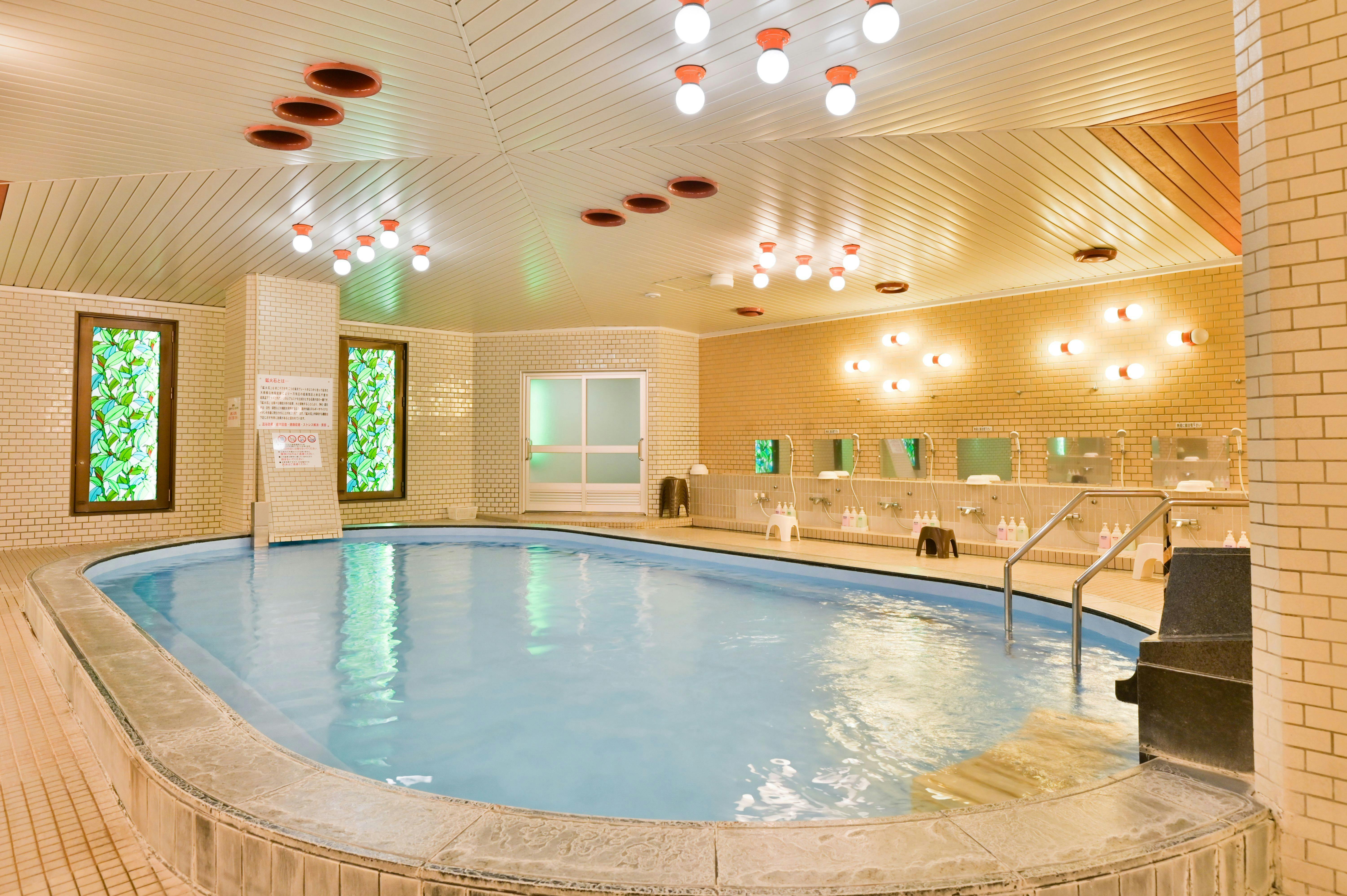 อาคารใต้ ｜ห้องอาบน้ำสาธารณะขนาดใหญ่