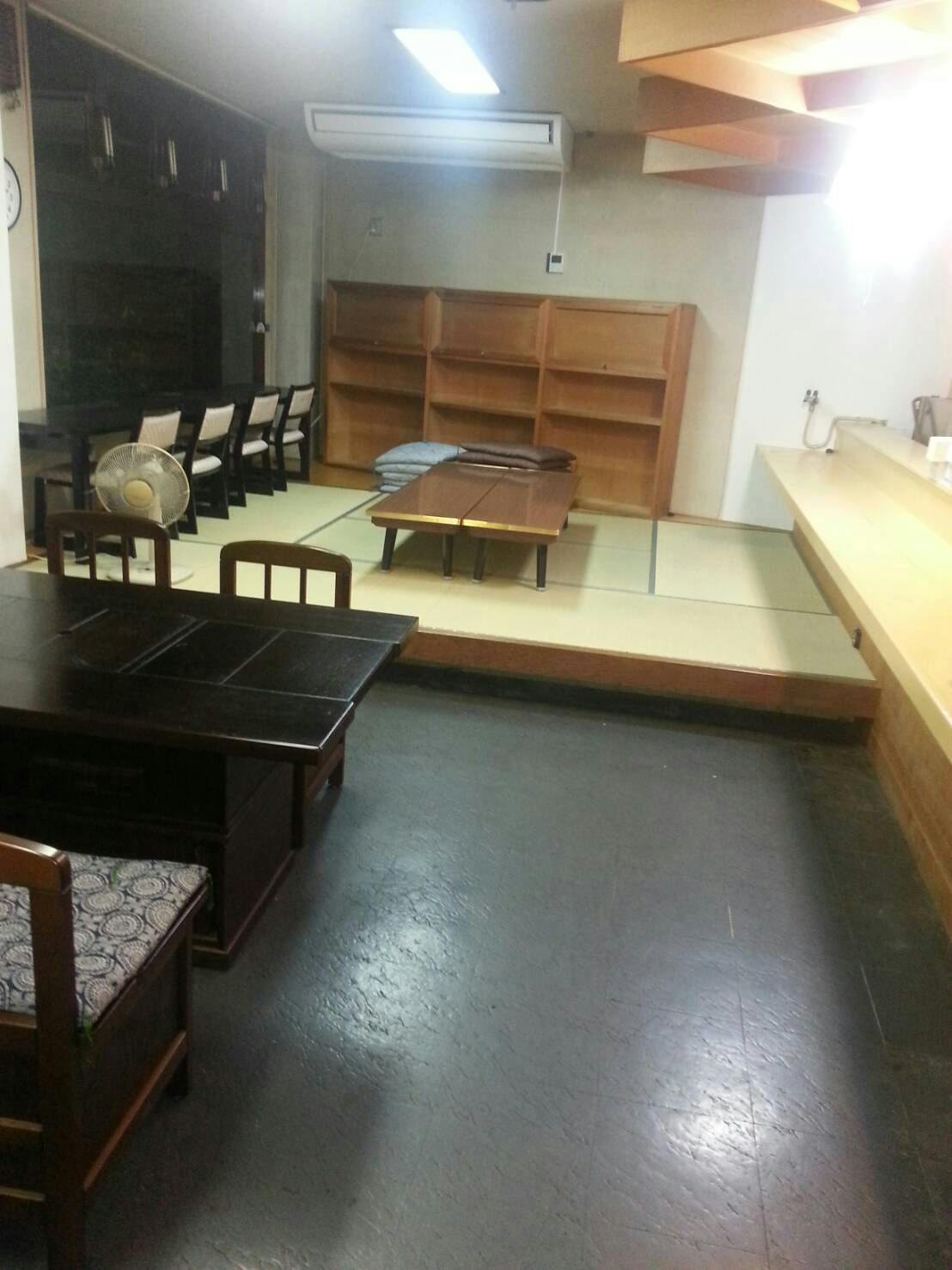 ร้านอาหาร B