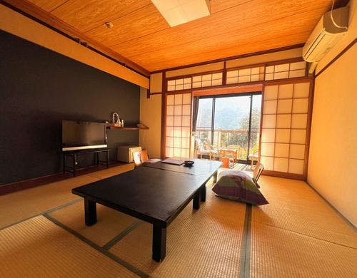 和室10畳　レトロ感ただようお部屋