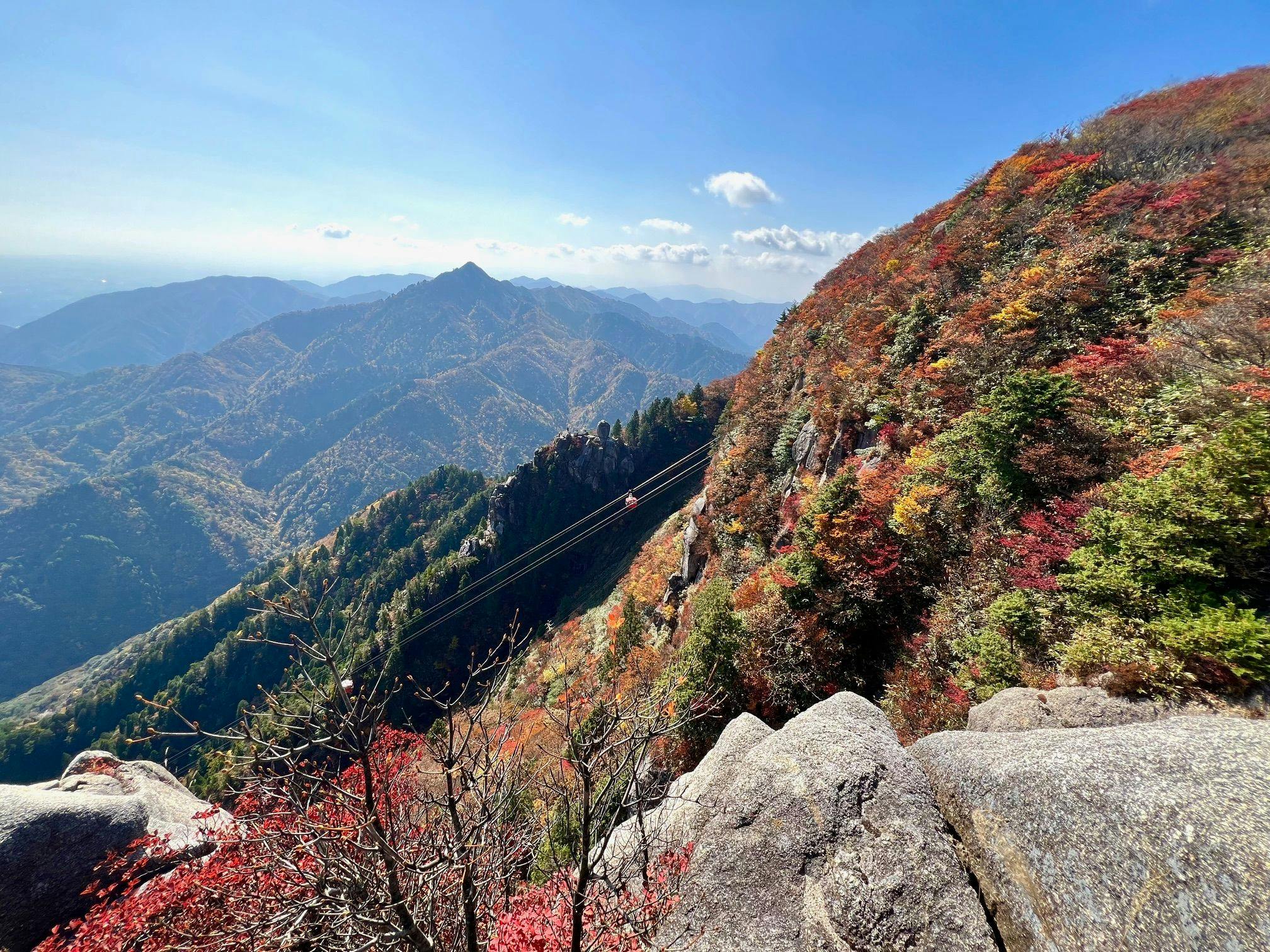 紅葉季節的纜車