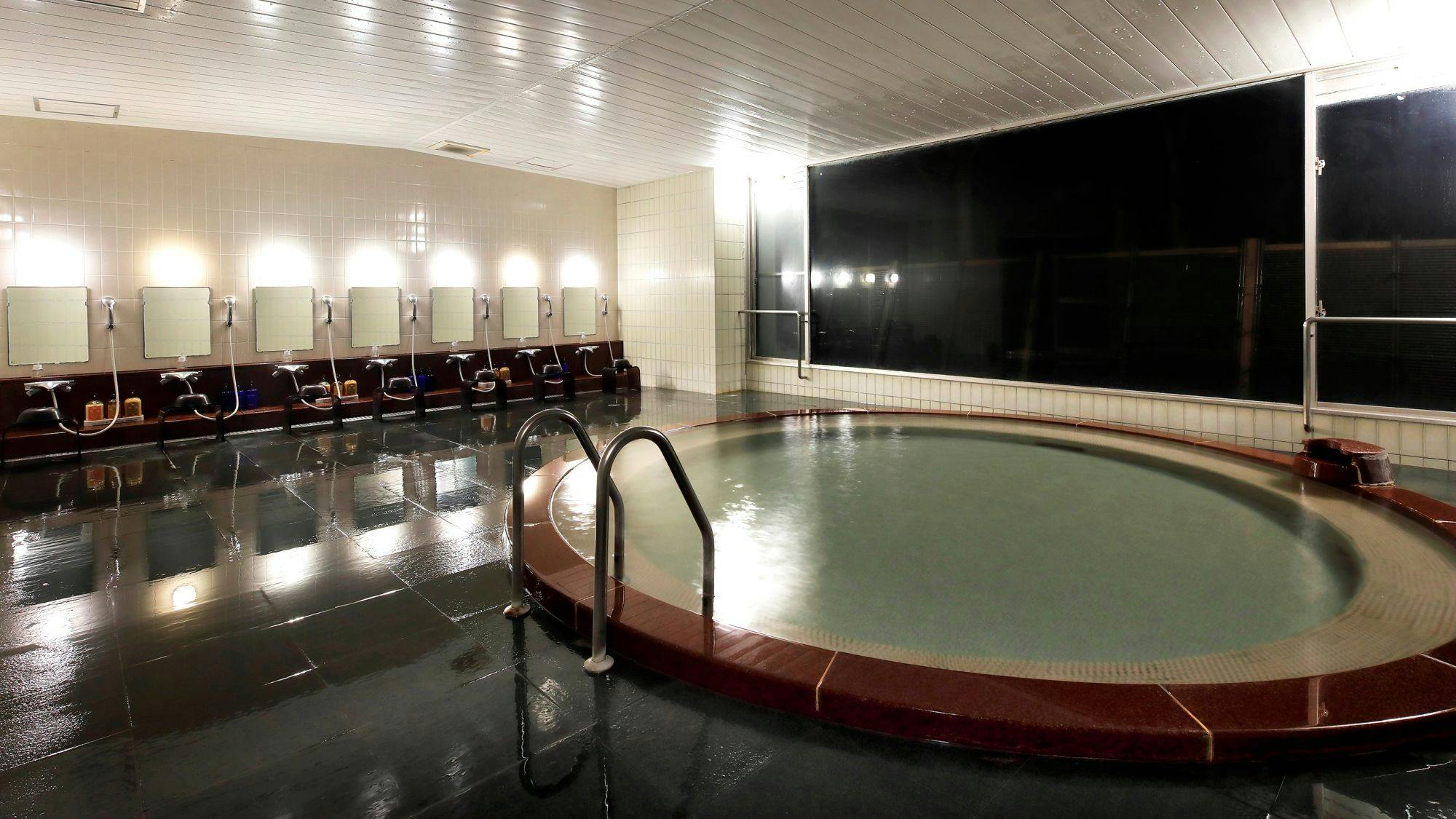 Mata air panas bilik mandi besar