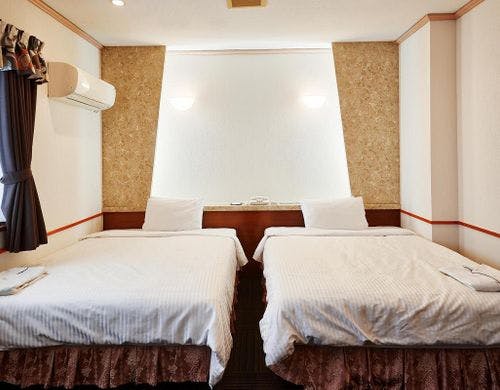 大きなツインベッドルーム