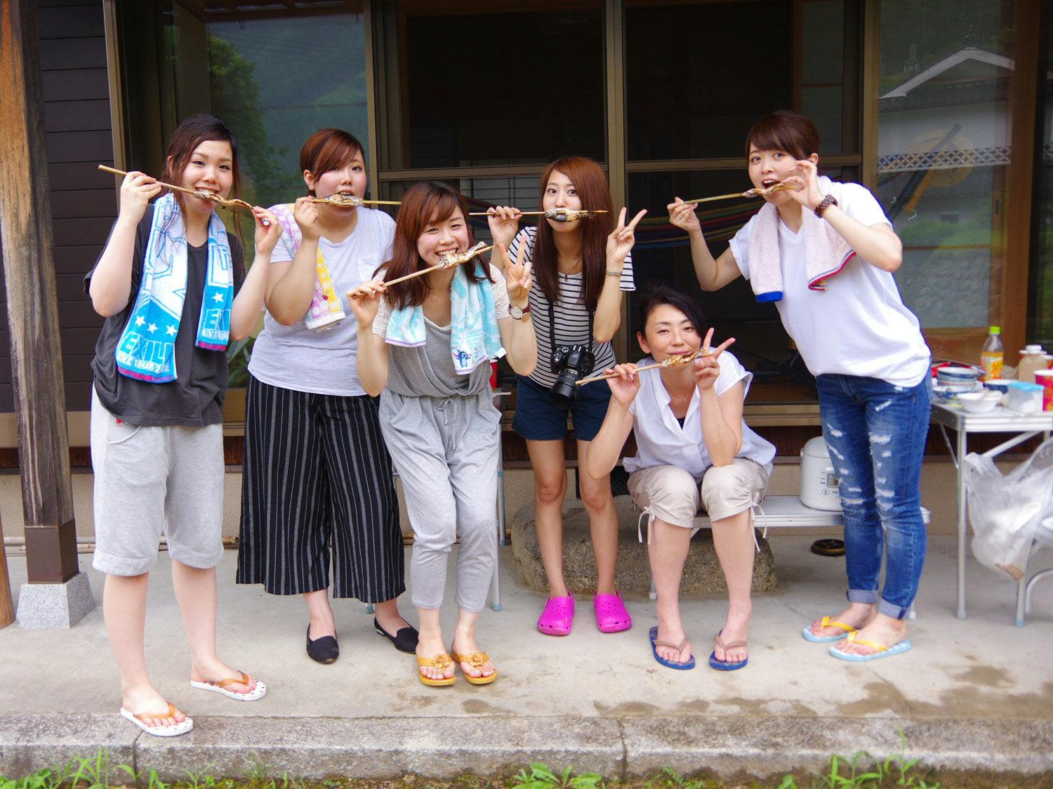 ปลาอามาโกะสดย่างเกลือบนถ่าน