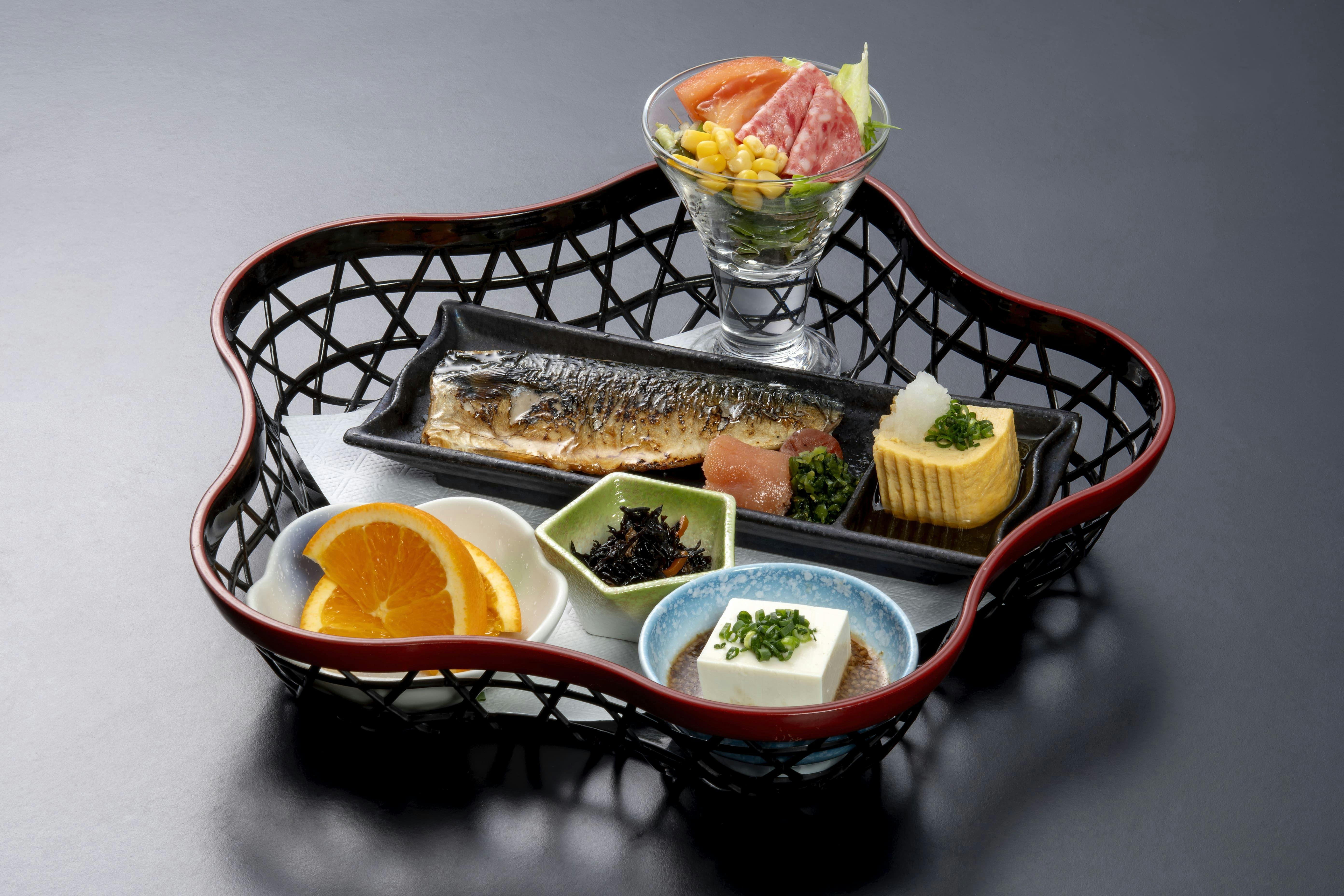 저희 숙소가 자랑하는 균형 잡힌 인기 일본식 조식