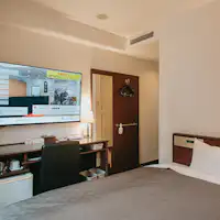 Televisi di kamar telah diganti dengan ukuran 55 inci!