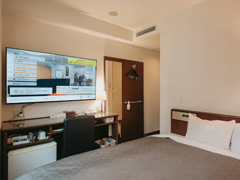 Televisi di kamar telah diganti dengan ukuran 55 inci!