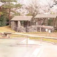 บ่อน้ำพุร้อนทัมโบะ (ซากุระ)