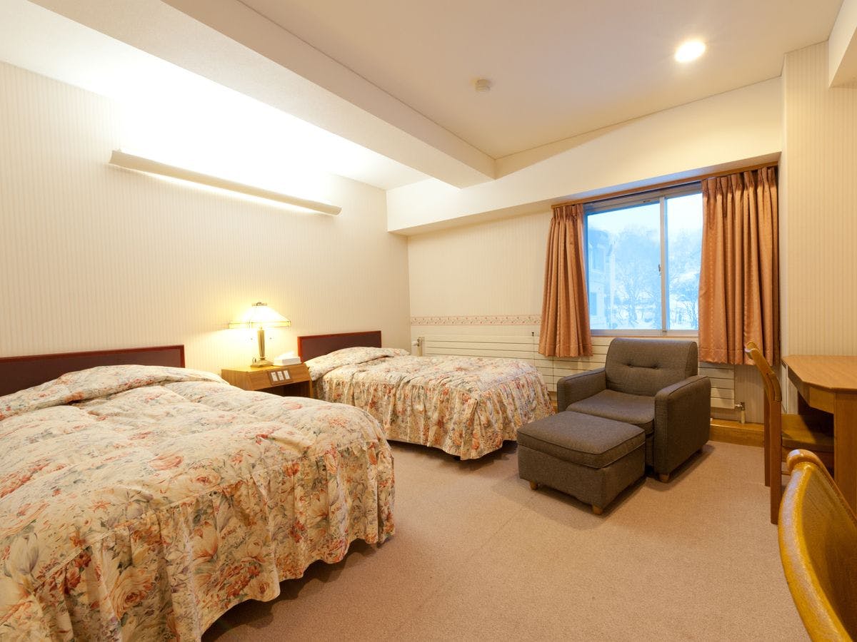 ตัวอย่างห้องพักแบบเตียงคู่สไตล์ตะวันตก