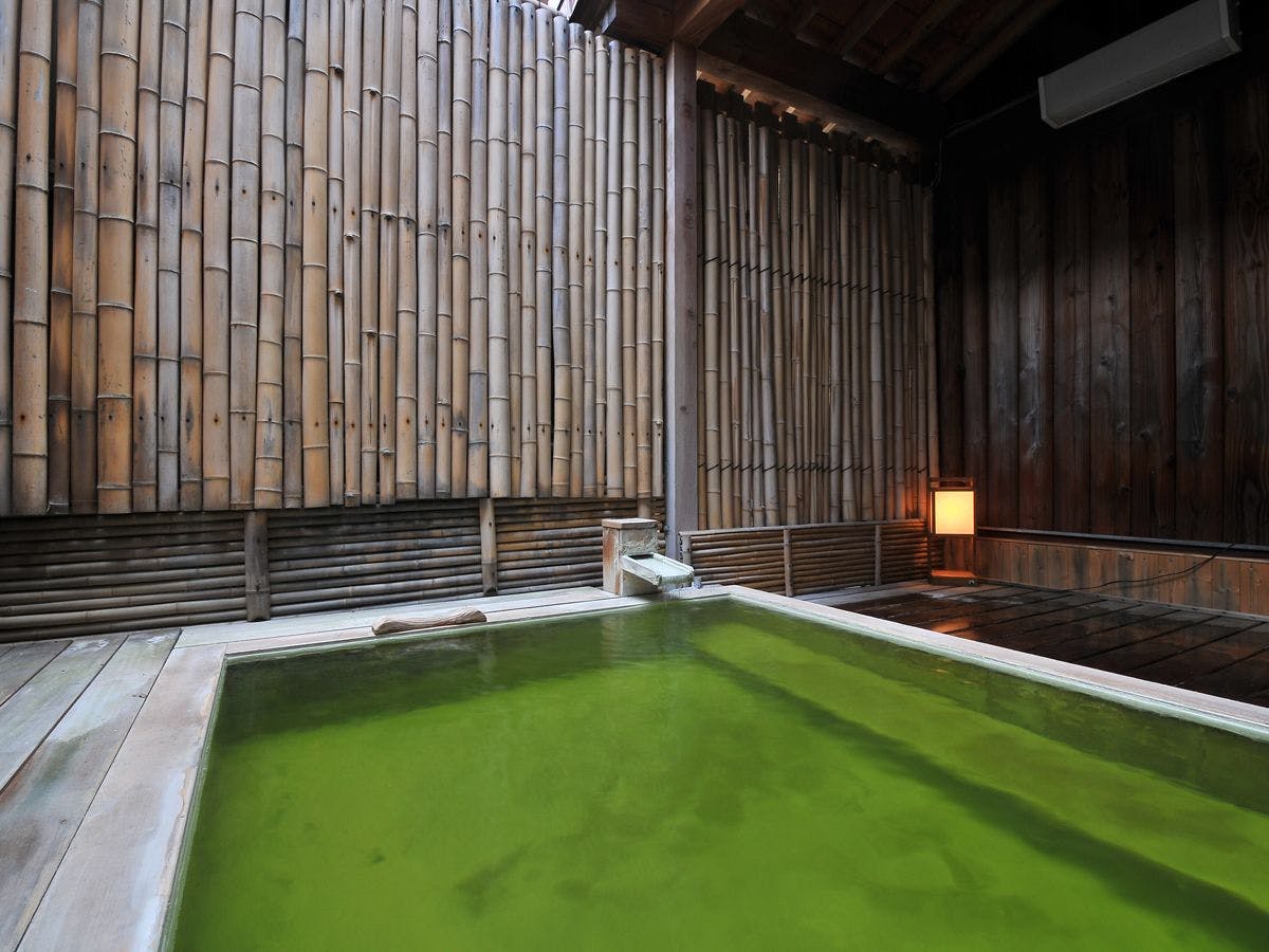 หนึ่งในน้ำพุร้อนสีหยกที่หายากในประเทศ - สระน้ำร้อนกลางแจ้งซุยยกุ