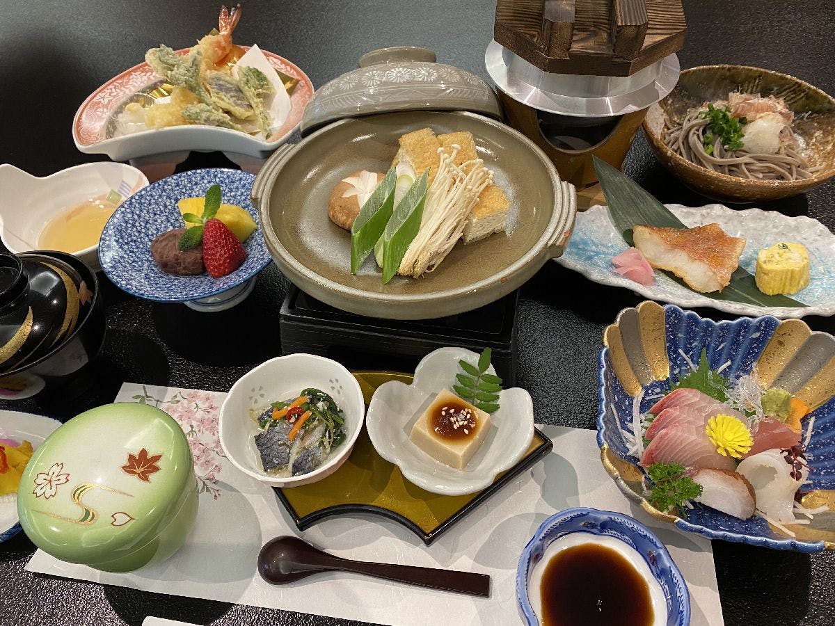 Maruoka Onsen Takekurabe