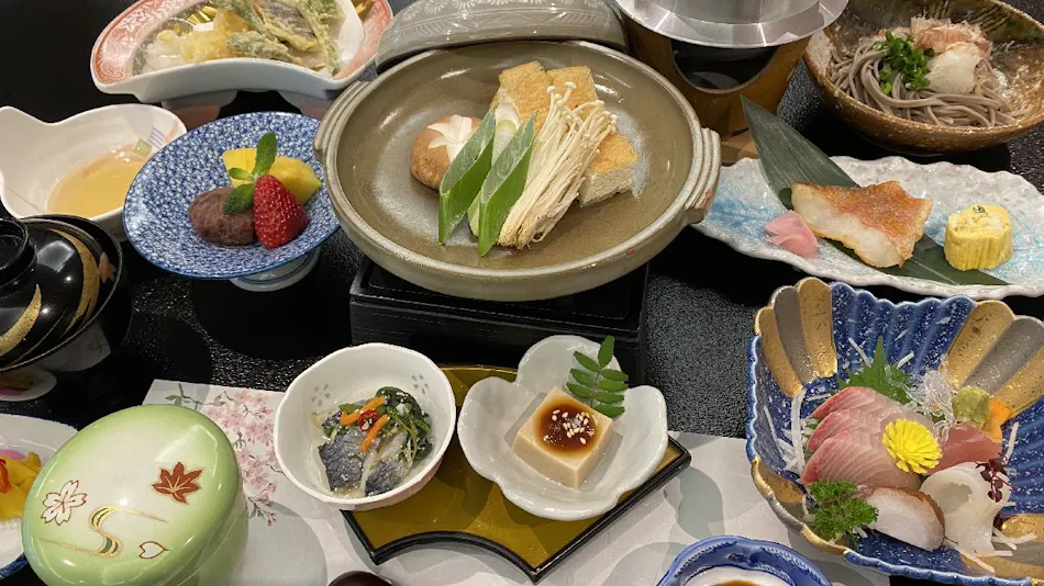 Maruoka Onsen Takekurabe