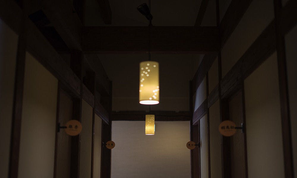 เพลิดเพลินกับมื้ออาหารในห้องส่วนตัวที่มีเตาอิโรริ