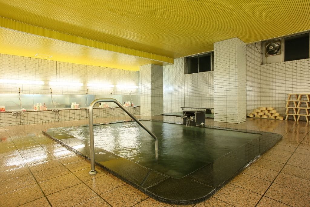 น้ำพุร้อนห้องอาบน้ำขนาดใหญ่