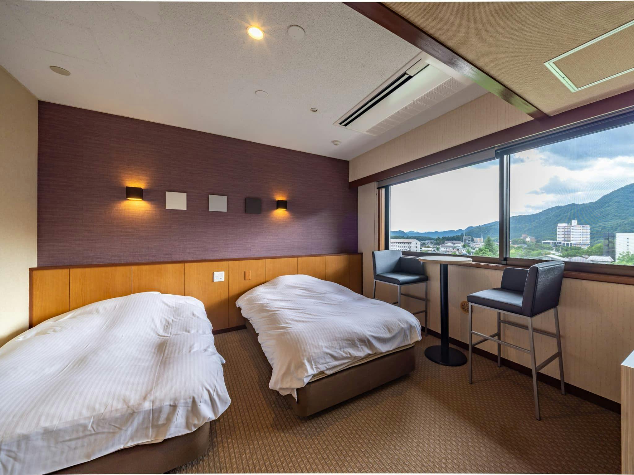 Compact Twin Room