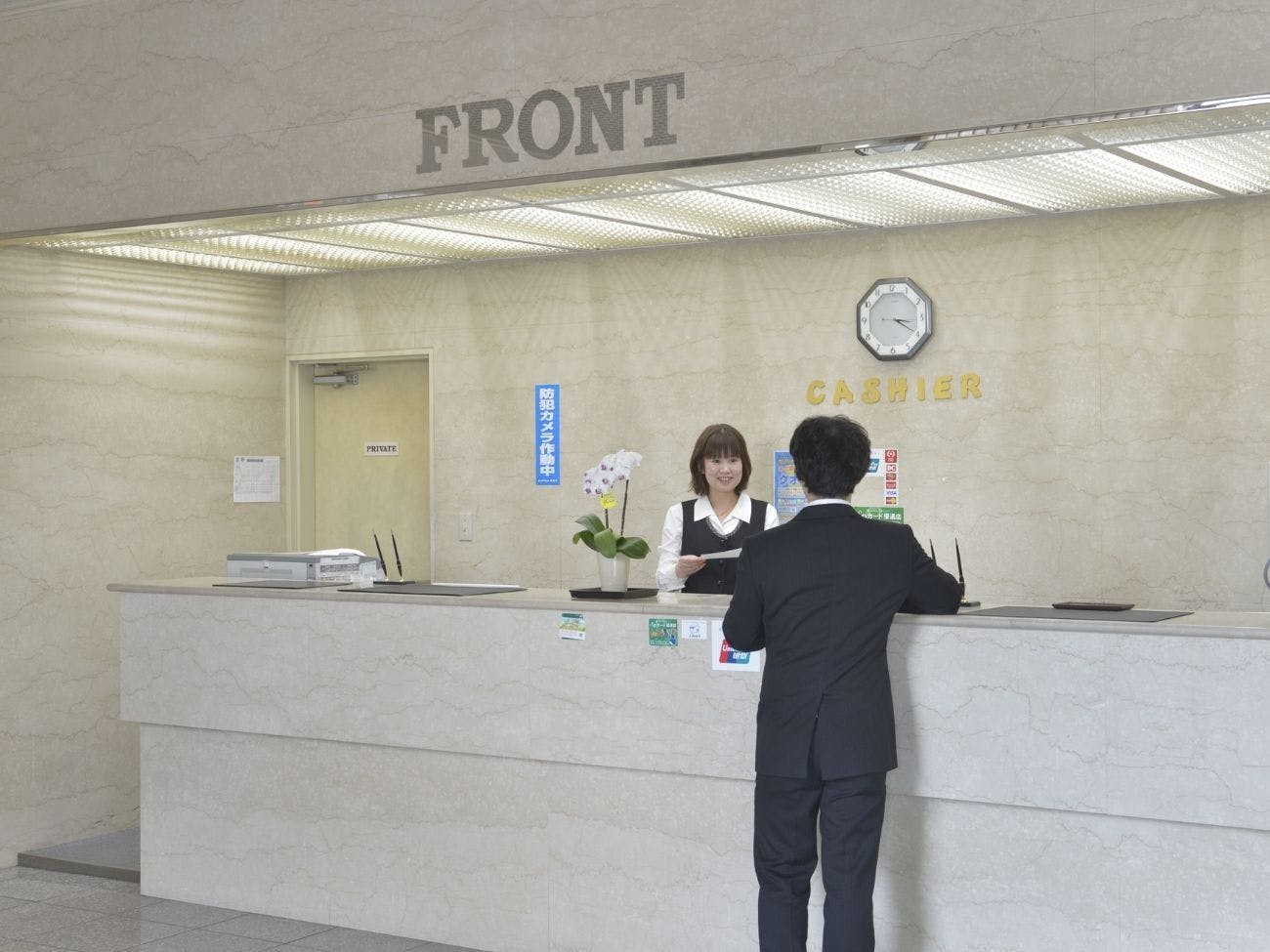 Resepsionis: Layanan resepsionis yang nyaman.