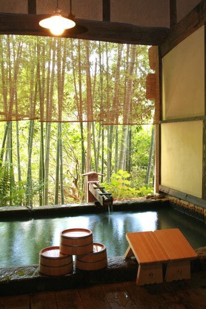 บ่อน้ำพุร้อนกลางแจ้ง