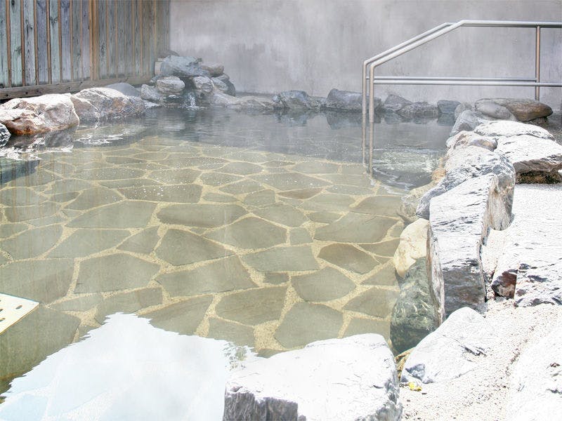 *อ่างอาบน้ำกลางแจ้ง/น้ำพุร้อนธรรมชาติ